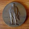 Памятная бронзовая медаль  Ленин в Октябре. Автор Манизер. Значки СССР